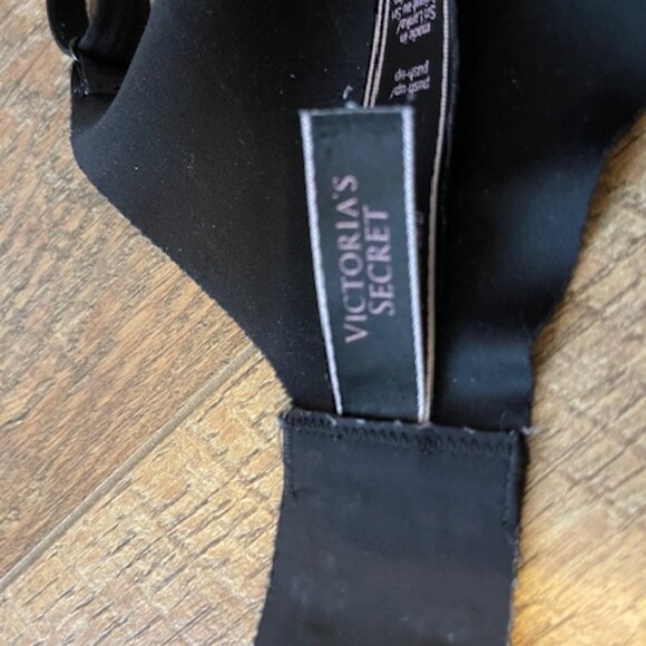 Victoria Secret PushUp Bra - Picture 3 of 4